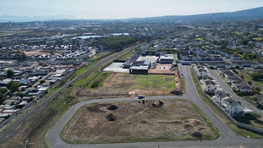 2 Bedroom Property for Sale in Fernwood Western Cape